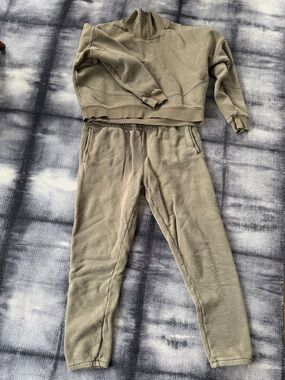 Outdoor Voices Women’s Olive Jogger Set